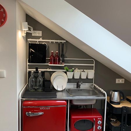 Cozy Friendly Place With Free Parking Praga Esterno foto