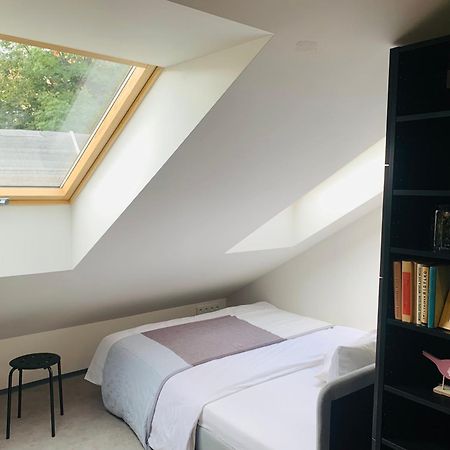 Cozy Friendly Place With Free Parking Praga Esterno foto
