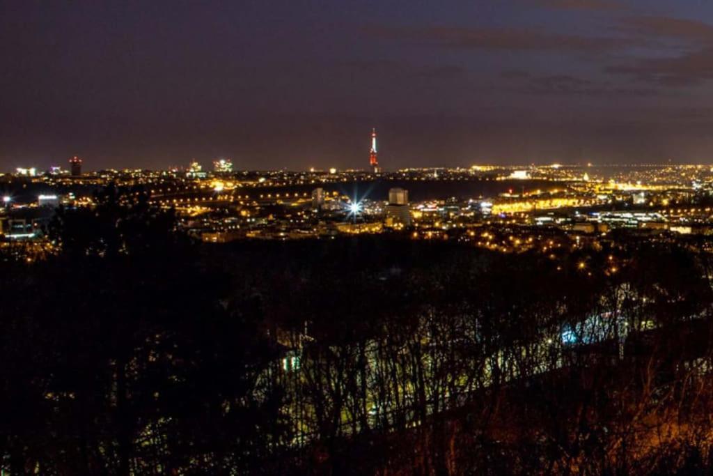 Cozy Friendly Place With Free Parking Praga Esterno foto