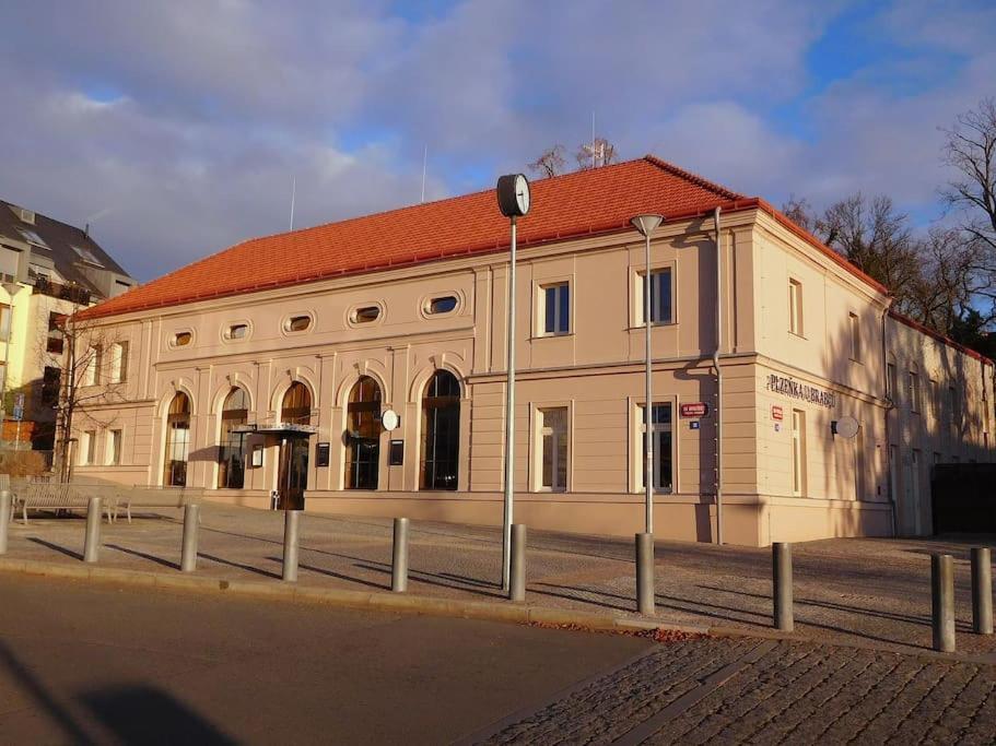 Cozy Friendly Place With Free Parking Praga Esterno foto