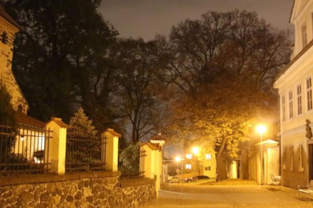 Cozy Friendly Place With Free Parking Praga Esterno foto
